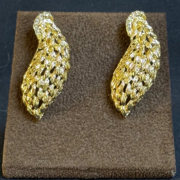 Gold Tone Angel Wing Pendant Earrings Set Intricate Design  Rhinestone Accents - Picture 12 of 13